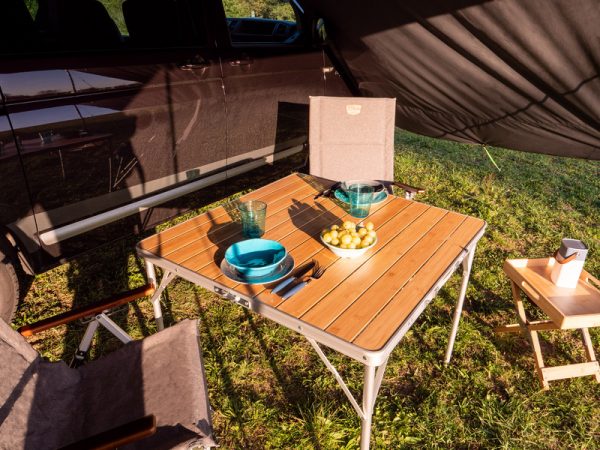 Mesa de campamento plegable con mesa de bambú - 4