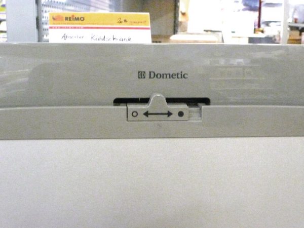 Diapositiva para la serie Dometic Series 7, Gray de puerta recta 1